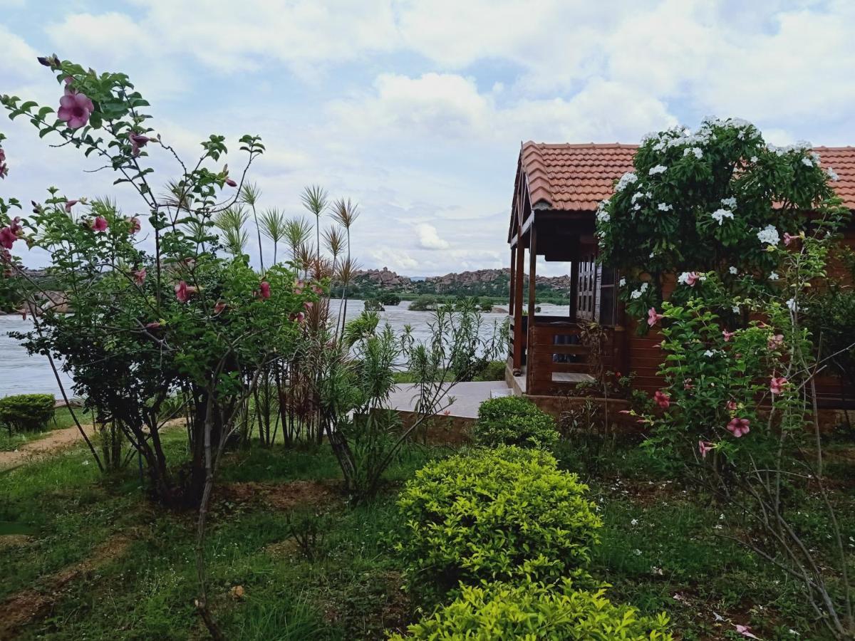 Leo Wodden Resort Hampi Extérieur photo