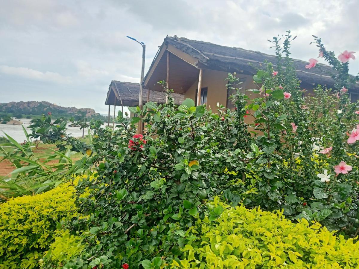 Leo Wodden Resort Hampi Extérieur photo