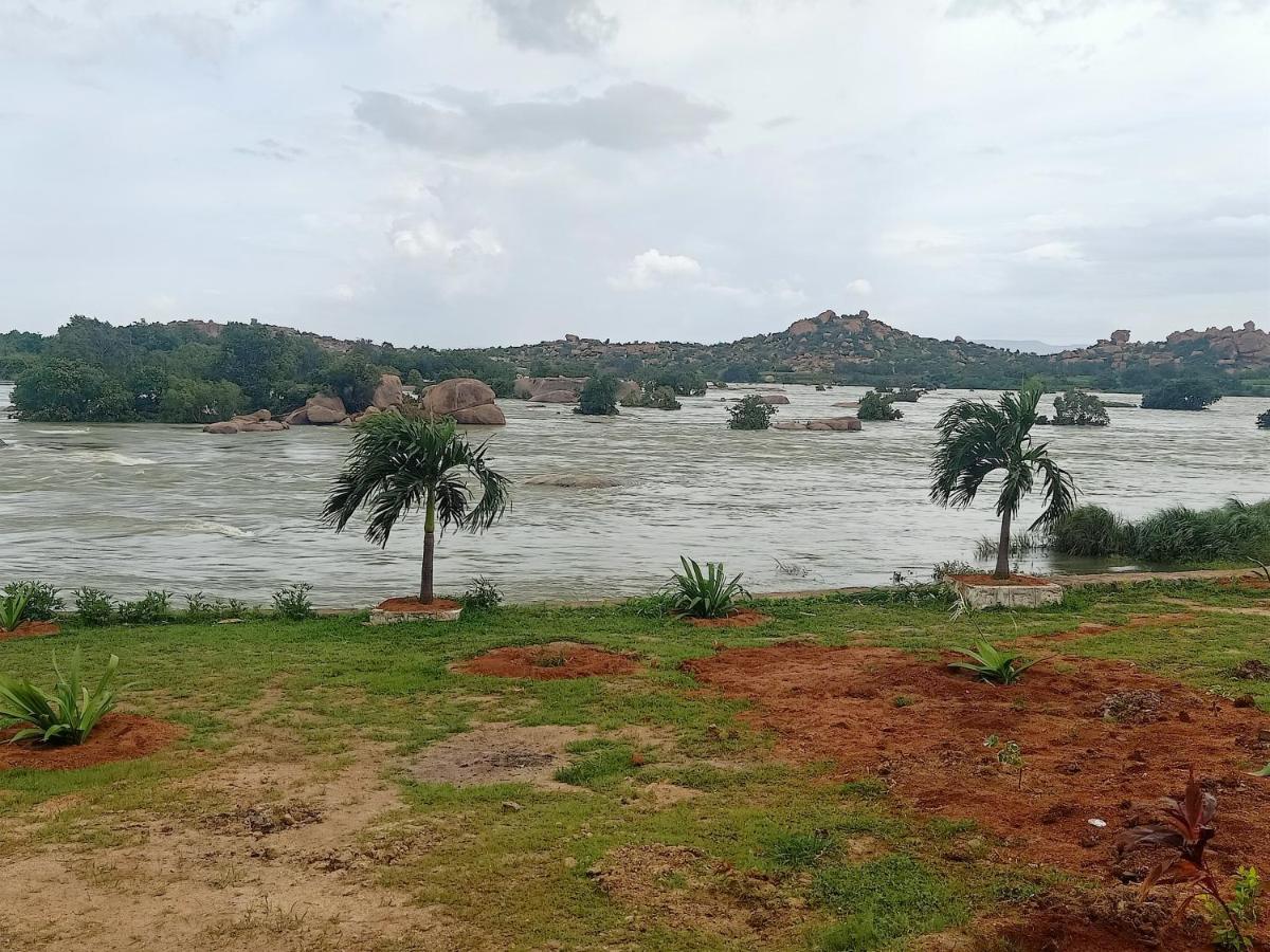 Leo Wodden Resort Hampi Extérieur photo