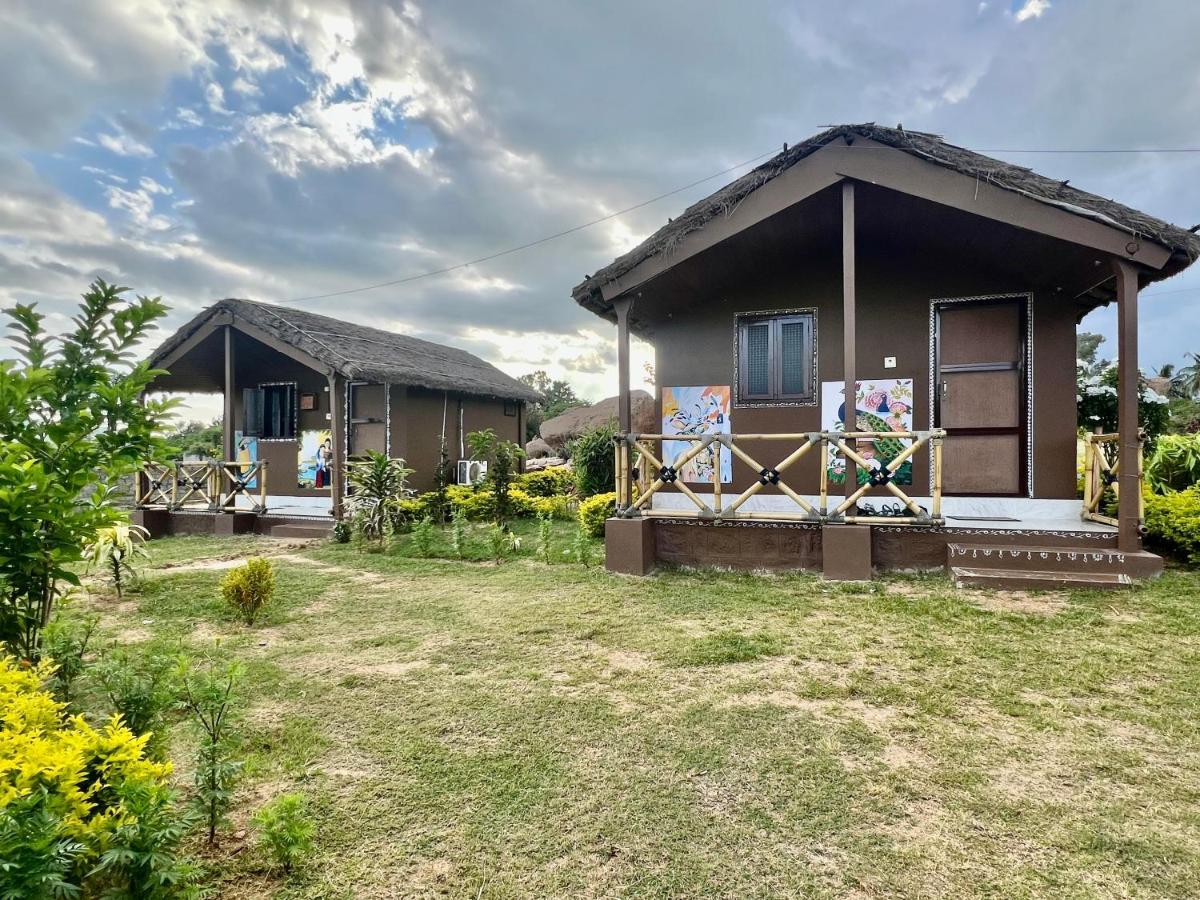 Leo Wodden Resort Hampi Extérieur photo