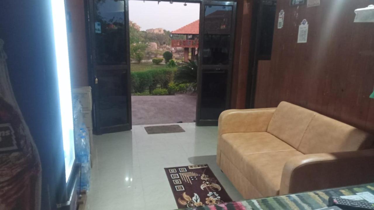 Leo Wodden Resort Hampi Extérieur photo